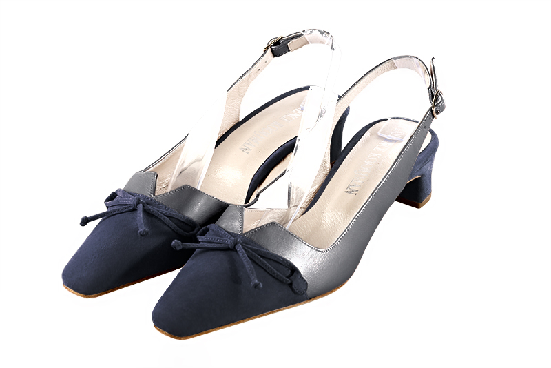 Navy blue and dove grey women's open back shoes, with a knot. Tapered toe. Low kitten heels. Front view - Florence KOOIJMAN
